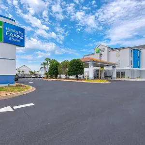 Holiday Express E - Commons Mall Area By Ihg Hotel